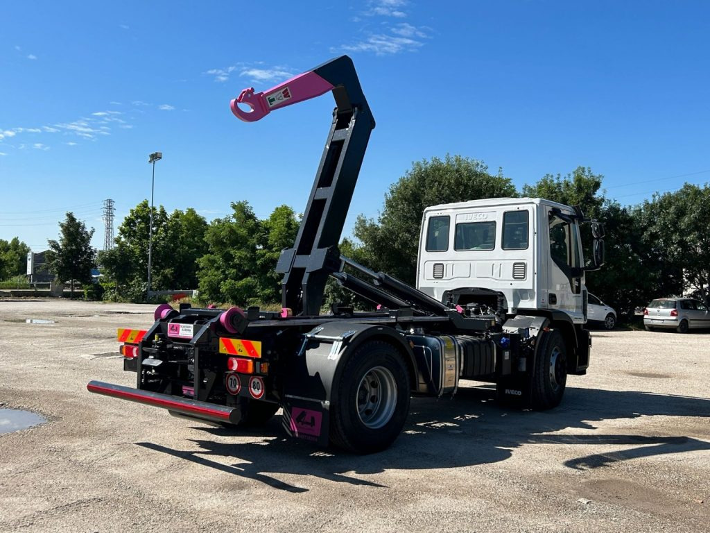 IVECO EUROCARGO 180E32K NUOVO SCARRABILE - Hákový nosič kontejnerů: obrázek 5 IVECO EUROCARGO 180E32K NUOVO SCARRABILE - Hákový nosič kontejnerů: obrázek 5