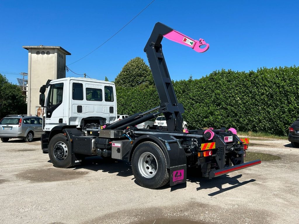 IVECO EUROCARGO 180E32K NUOVO SCARRABILE - Hákový nosič kontejnerů: obrázek 4 IVECO EUROCARGO 180E32K NUOVO SCARRABILE - Hákový nosič kontejnerů: obrázek 4