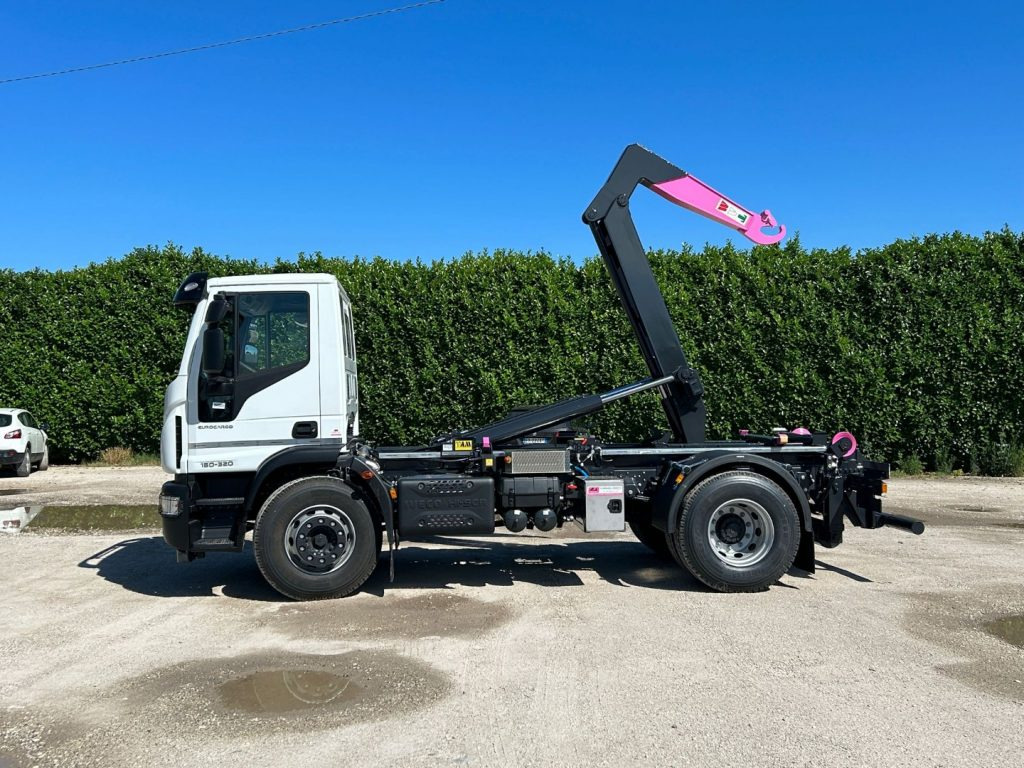 IVECO EUROCARGO 180E32K NUOVO SCARRABILE - Hákový nosič kontejnerů: obrázek 3 IVECO EUROCARGO 180E32K NUOVO SCARRABILE - Hákový nosič kontejnerů: obrázek 3