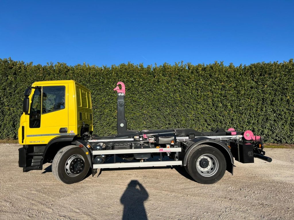 IVECO EUROCARGO 180EL28 SCARRABILE - Hákový nosič kontejnerů: obrázek 3 IVECO EUROCARGO 180EL28 SCARRABILE - Hákový nosič kontejnerů: obrázek 3
