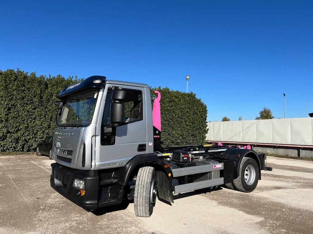 IVECO EUROCARGO 180EL28 SCARRABILE - Hákový nosič kontejnerů: obrázek 1 IVECO EUROCARGO 180EL28 SCARRABILE - Hákový nosič kontejnerů: obrázek 1