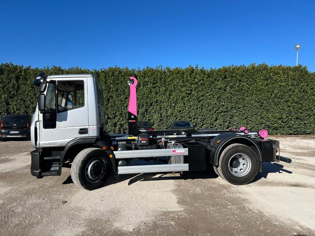 IVECO EUROCARGO 180EL28 SCARRABILE - Hákový nosič kontejnerů: obrázek 3 IVECO EUROCARGO 180EL28 SCARRABILE - Hákový nosič kontejnerů: obrázek 3
