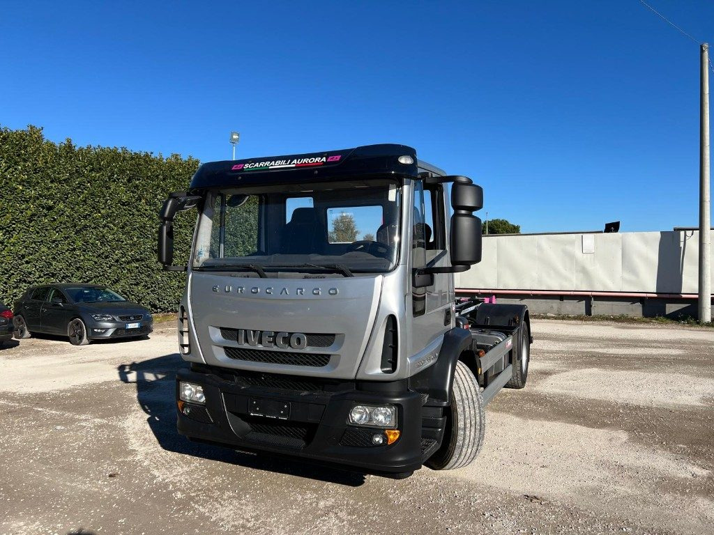 IVECO EUROCARGO 180EL28 SCARRABILE - Hákový nosič kontejnerů: obrázek 2 IVECO EUROCARGO 180EL28 SCARRABILE - Hákový nosič kontejnerů: obrázek 2