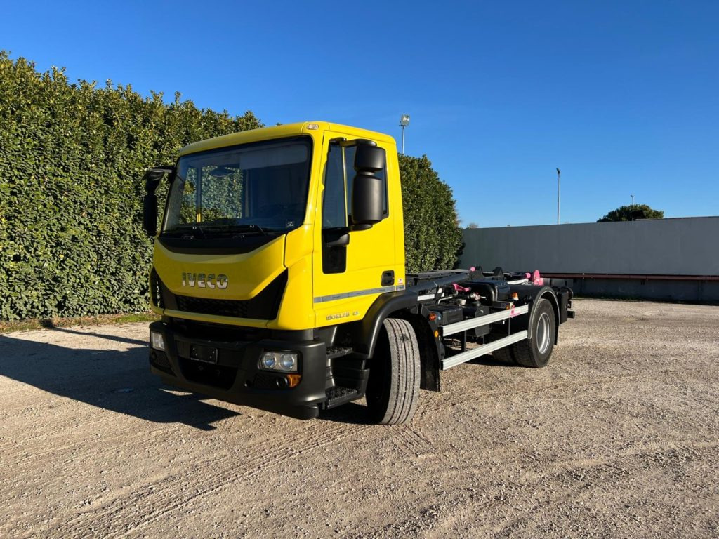 IVECO EUROCARGO 180EL28 SCARRABILE - Hákový nosič kontejnerů: obrázek 2 IVECO EUROCARGO 180EL28 SCARRABILE - Hákový nosič kontejnerů: obrázek 2