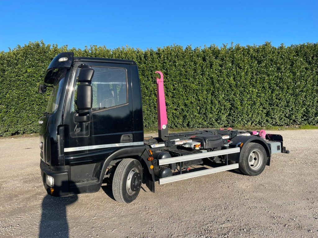 IVECO EUROCARGO 75E18 CON SCARRABILE NUOVO - Hákový nosič kontejnerů: obrázek 3 IVECO EUROCARGO 75E18 CON SCARRABILE NUOVO - Hákový nosič kontejnerů: obrázek 3
