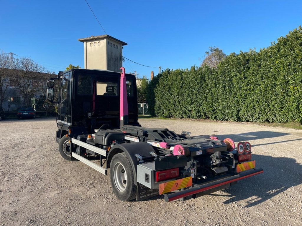 IVECO EUROCARGO 75E18 CON SCARRABILE NUOVO - Hákový nosič kontejnerů: obrázek 5 IVECO EUROCARGO 75E18 CON SCARRABILE NUOVO - Hákový nosič kontejnerů: obrázek 5