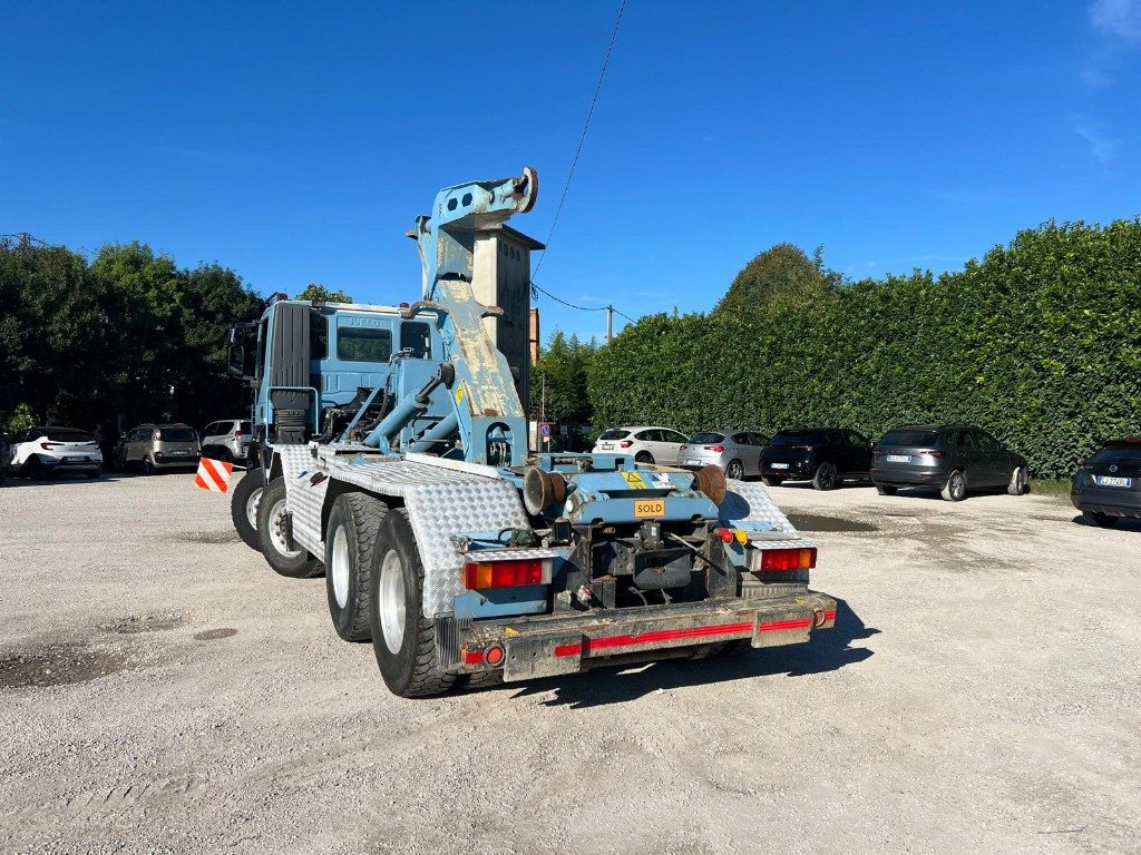 IVECO TRAKKER 450 SCARRABILE - Hákový nosič kontejnerů: obrázek 5 IVECO TRAKKER 450 SCARRABILE - Hákový nosič kontejnerů: obrázek 5