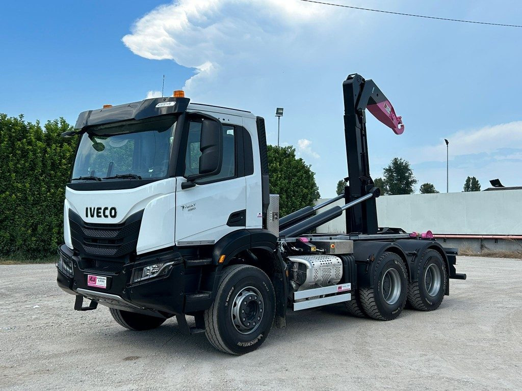 IVECO TRAKKER T-WAY AD380T NUOVO SCARRABILE - Hákový nosič kontejnerů: obrázek 1 IVECO TRAKKER T-WAY AD380T NUOVO SCARRABILE - Hákový nosič kontejnerů: obrázek 1