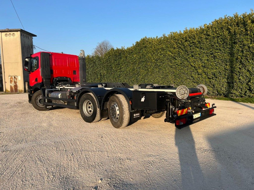 IVECO X-WAY AD260 NUOVO TARGATO SCARRABILE - Hákový nosič kontejnerů: obrázek 3 IVECO X-WAY AD260 NUOVO TARGATO SCARRABILE - Hákový nosič kontejnerů: obrázek 3