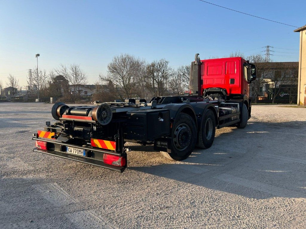 IVECO X-WAY AD260 NUOVO TARGATO SCARRABILE - Hákový nosič kontejnerů: obrázek 4 IVECO X-WAY AD260 NUOVO TARGATO SCARRABILE - Hákový nosič kontejnerů: obrázek 4