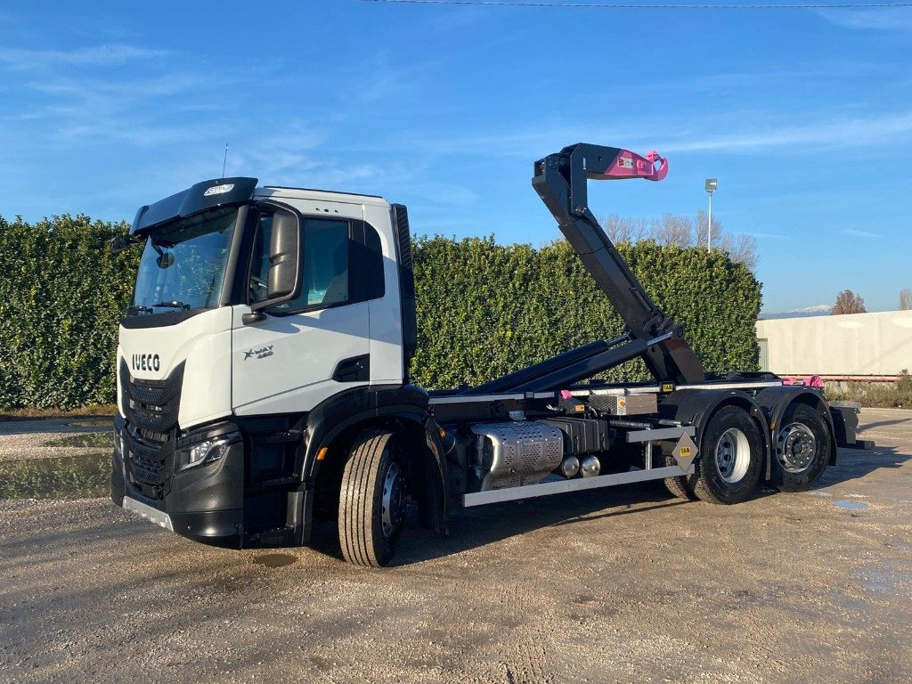 IVECO X-WAY AD280X48 NUOVO SCARRABILE PASSO 4500 - Hákový nosič kontejnerů: obrázek 1 IVECO X-WAY AD280X48 NUOVO SCARRABILE PASSO 4500 - Hákový nosič kontejnerů: obrázek 1