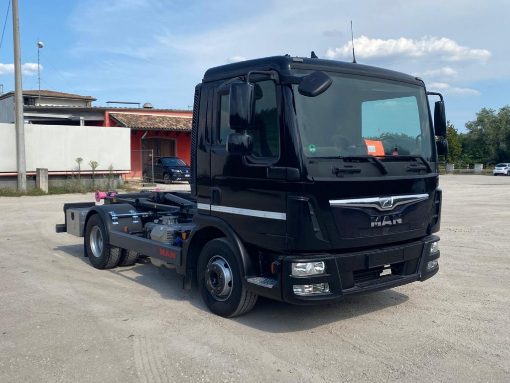 MAN TGL 12.220 CON SCARRABILE NUOVO - Hákový nosič kontejnerů: obrázek 1 MAN TGL 12.220 CON SCARRABILE NUOVO - Hákový nosič kontejnerů: obrázek 1