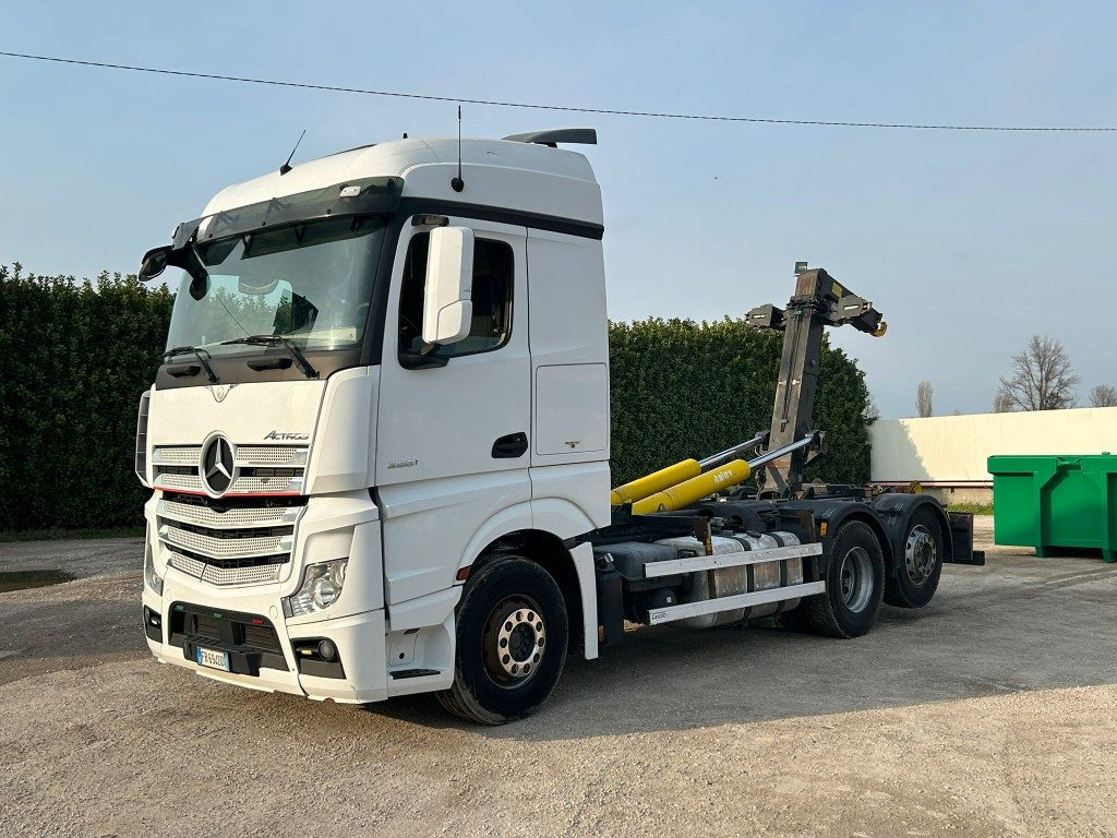 MERCEDES ACTROS 25.51 SCARRABILE - Hákový nosič kontejnerů: obrázek 1 MERCEDES ACTROS 25.51 SCARRABILE - Hákový nosič kontejnerů: obrázek 1