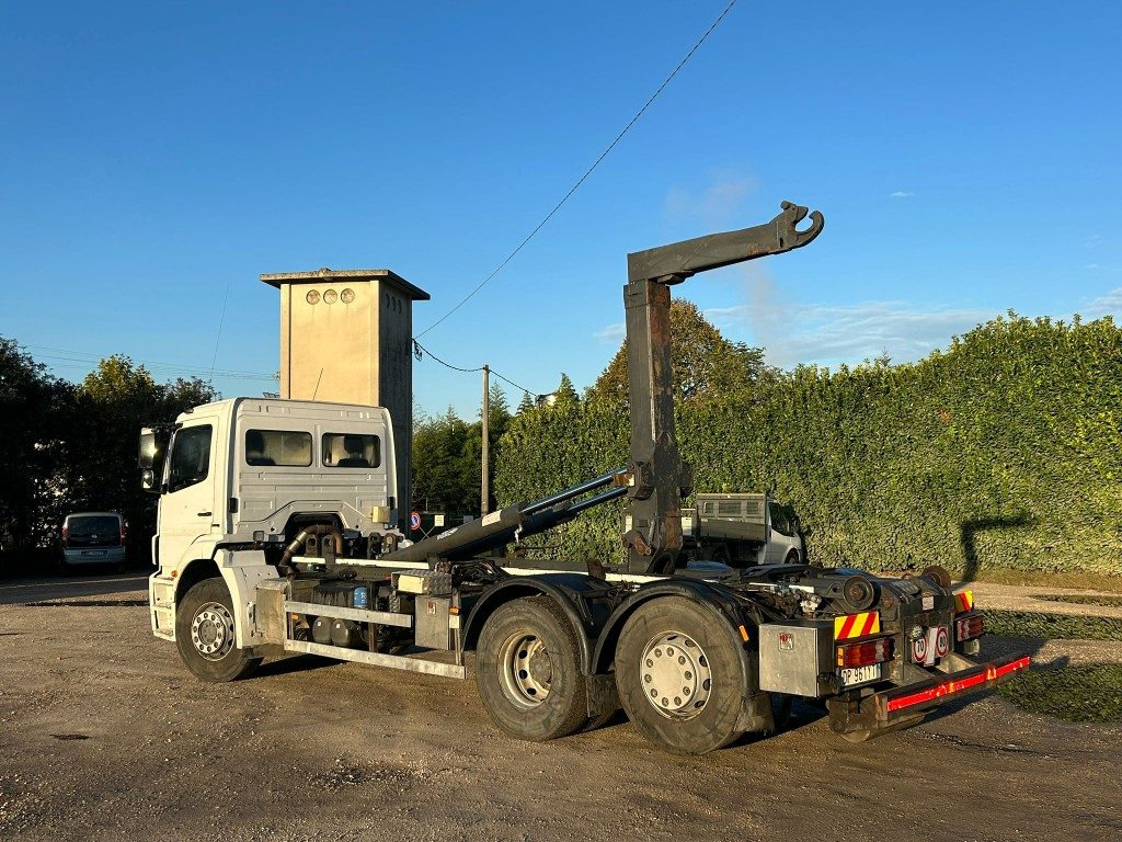 MERCEDES-BENZ MERCEDES 2533 SCARRABILE - Hákový nosič kontejnerů: obrázek 4 MERCEDES-BENZ MERCEDES 2533 SCARRABILE - Hákový nosič kontejnerů: obrázek 4