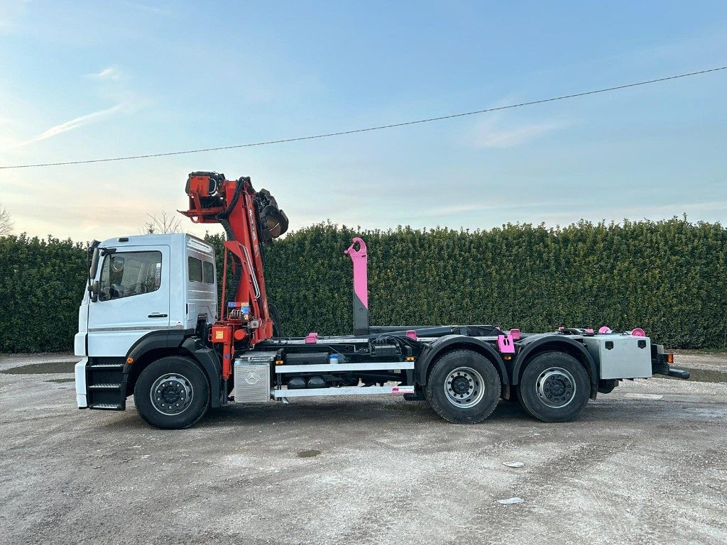 MERCEDES-BENZ MERCEDES AXOR 2533 SCARRABILE CON GRU E POLIPO - Hákový nosič kontejnerů: obrázek 5 MERCEDES-BENZ MERCEDES AXOR 2533 SCARRABILE CON GRU E POLIPO - Hákový nosič kontejnerů: obrázek 5