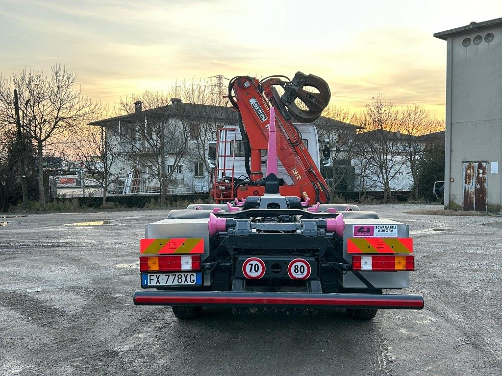 MERCEDES-BENZ MERCEDES AXOR 2533 SCARRABILE CON GRU E POLIPO - Hákový nosič kontejnerů: obrázek 4 MERCEDES-BENZ MERCEDES AXOR 2533 SCARRABILE CON GRU E POLIPO - Hákový nosič kontejnerů: obrázek 4