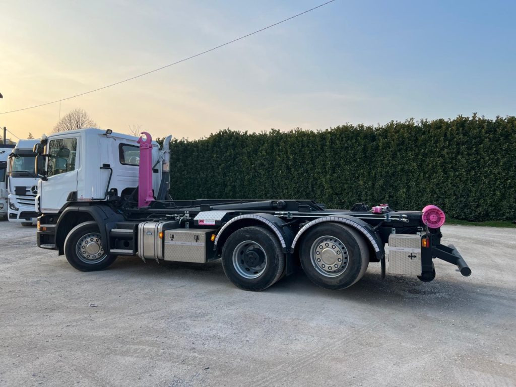 SCANIA P410 SCARRABILE CON RIDUTTORE AI MOZZI - Hákový nosič kontejnerů: obrázek 3 SCANIA P410 SCARRABILE CON RIDUTTORE AI MOZZI - Hákový nosič kontejnerů: obrázek 3