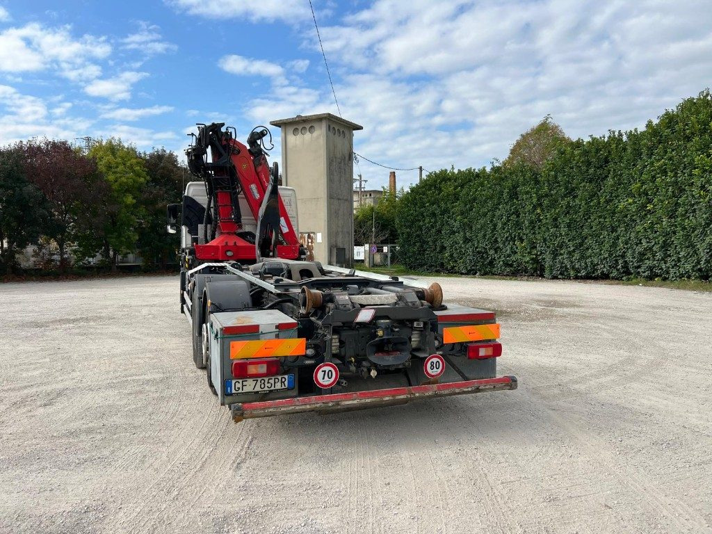 VOLVO FM11.450 SCARRABILE CON GRU - Hákový nosič kontejnerů: obrázek 4 VOLVO FM11.450 SCARRABILE CON GRU - Hákový nosič kontejnerů: obrázek 4
