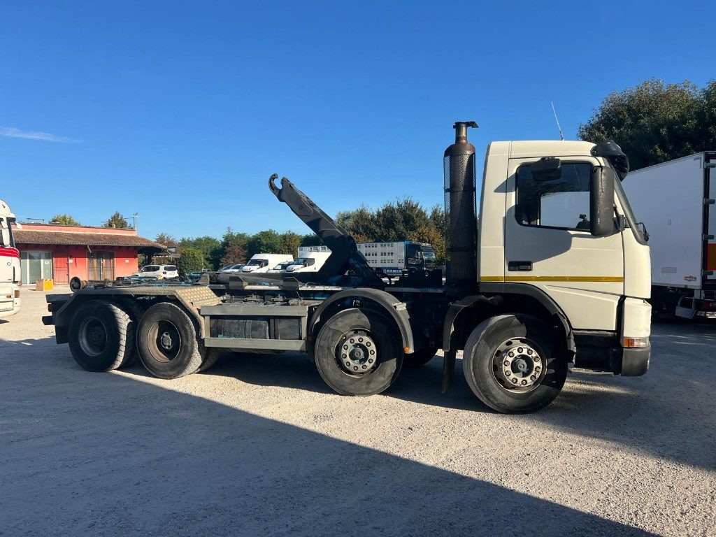 VOLVO FM12 SCARRABILE - Hákový nosič kontejnerů: obrázek 4 VOLVO FM12 SCARRABILE - Hákový nosič kontejnerů: obrázek 4