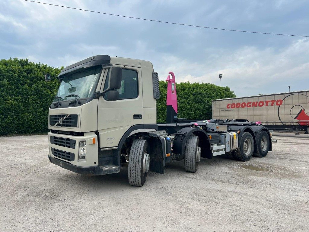 VOLVO FM480 SCARRABILE 8X4 - Hákový nosič kontejnerů: obrázek 1 VOLVO FM480 SCARRABILE 8X4 - Hákový nosič kontejnerů: obrázek 1