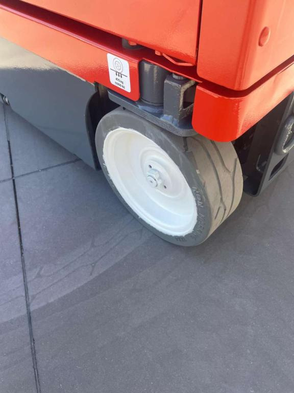 SkyJack SJ-16 - Vertikální sloupový výtah: obrázek 5 SkyJack SJ-16 - Vertikální sloupový výtah: obrázek 5