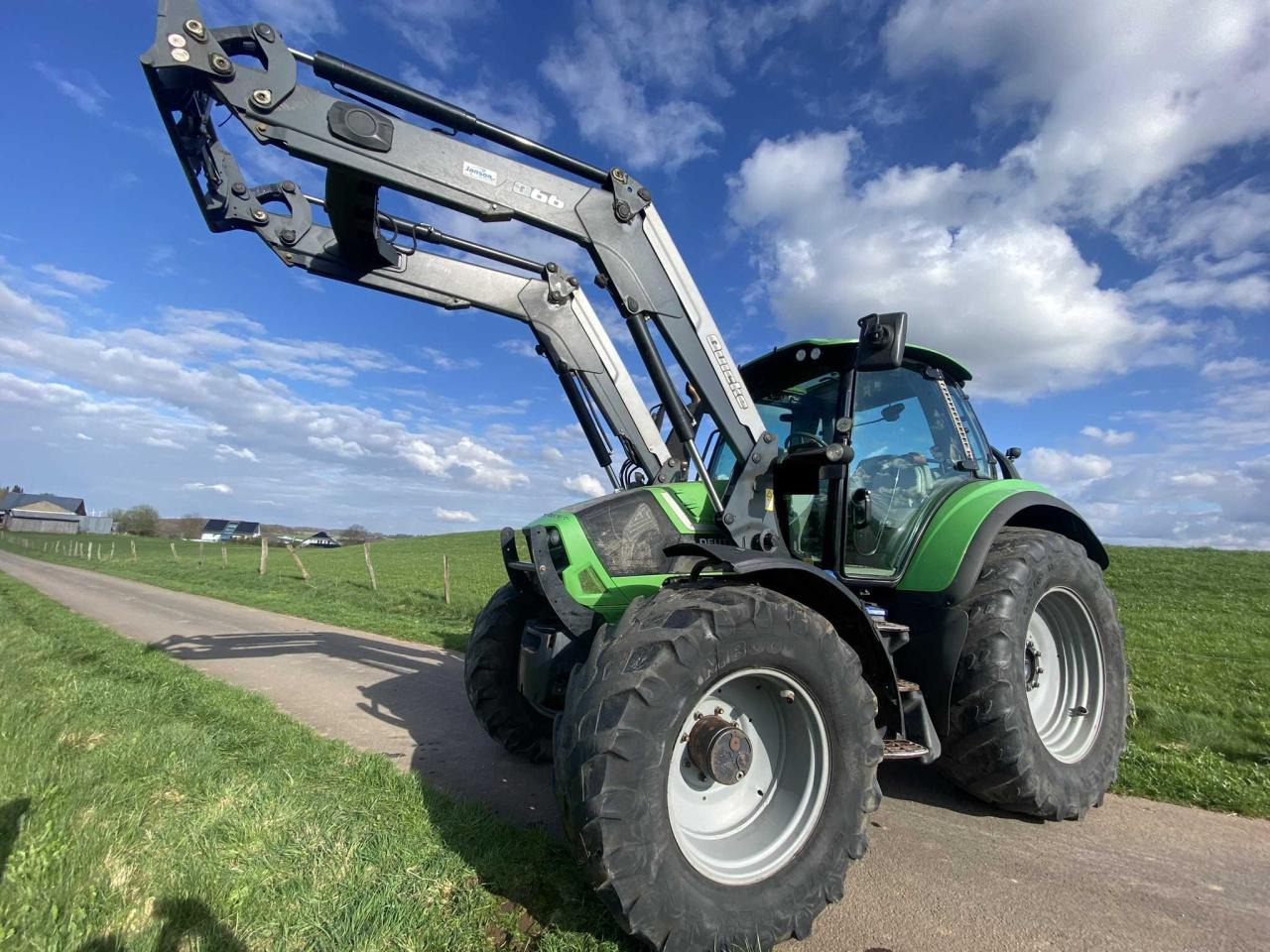 Deutz-Fahr 6150.4 Agrotron TTV - Traktor: obrázek 3 Deutz-Fahr 6150.4 Agrotron TTV - Traktor: obrázek 3