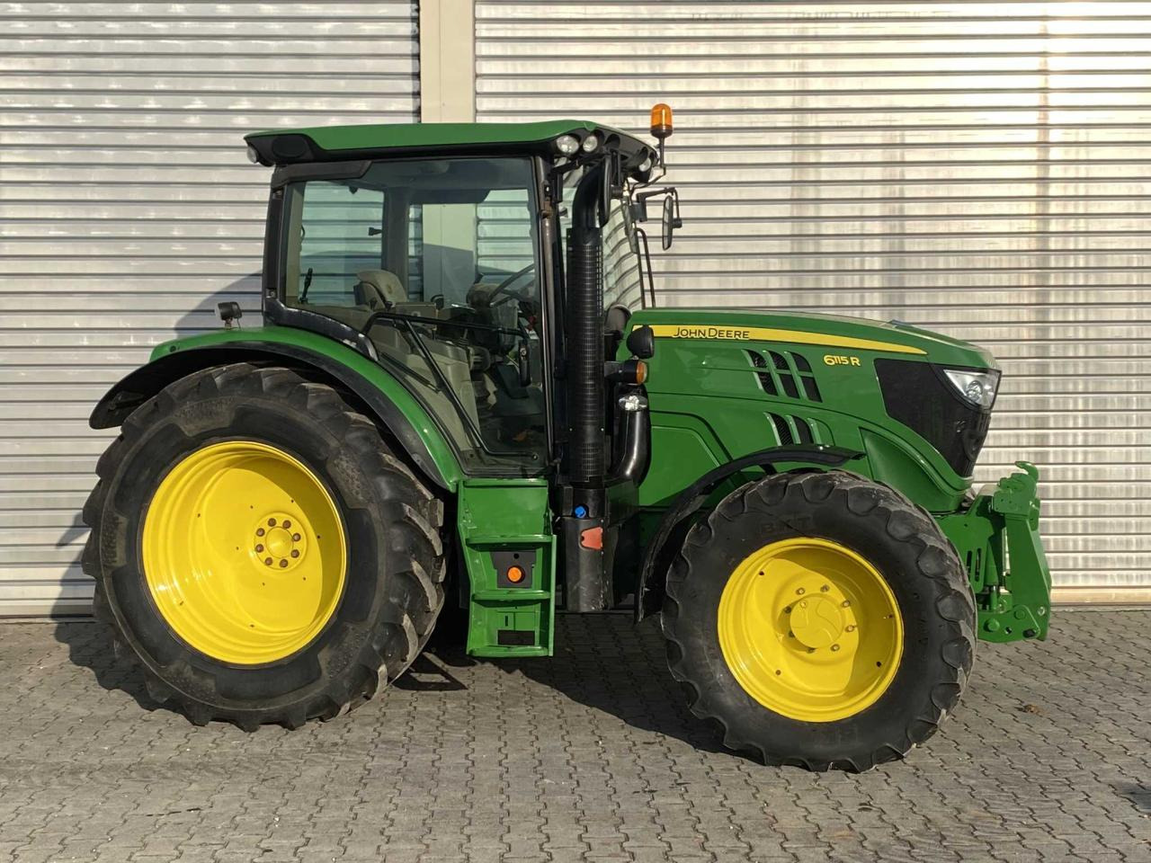 John Deere 6115R - Traktor: obrázek 1 John Deere 6115R - Traktor: obrázek 1
