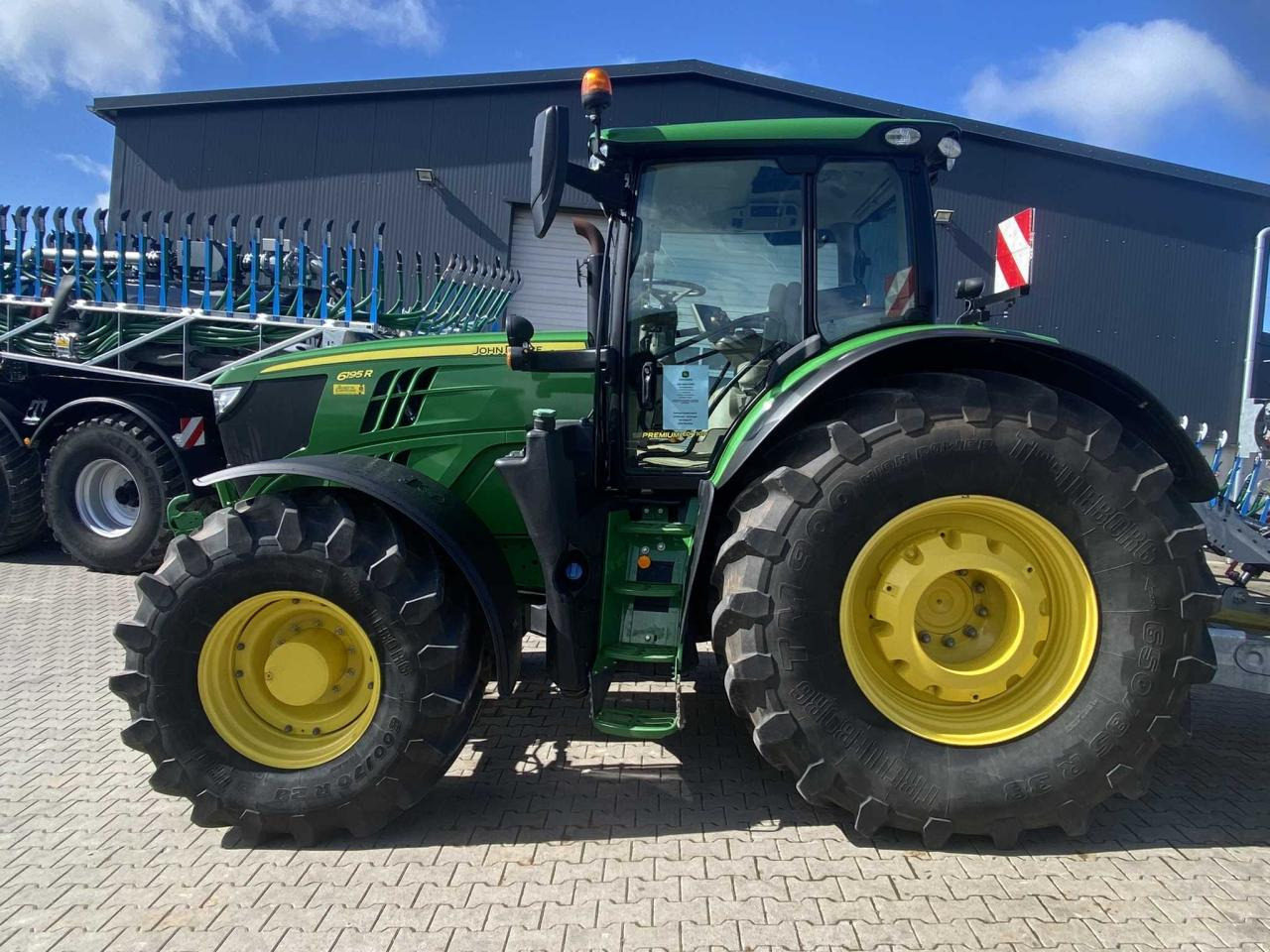 John Deere 6195R - Traktor: obrázek 2 John Deere 6195R - Traktor: obrázek 2