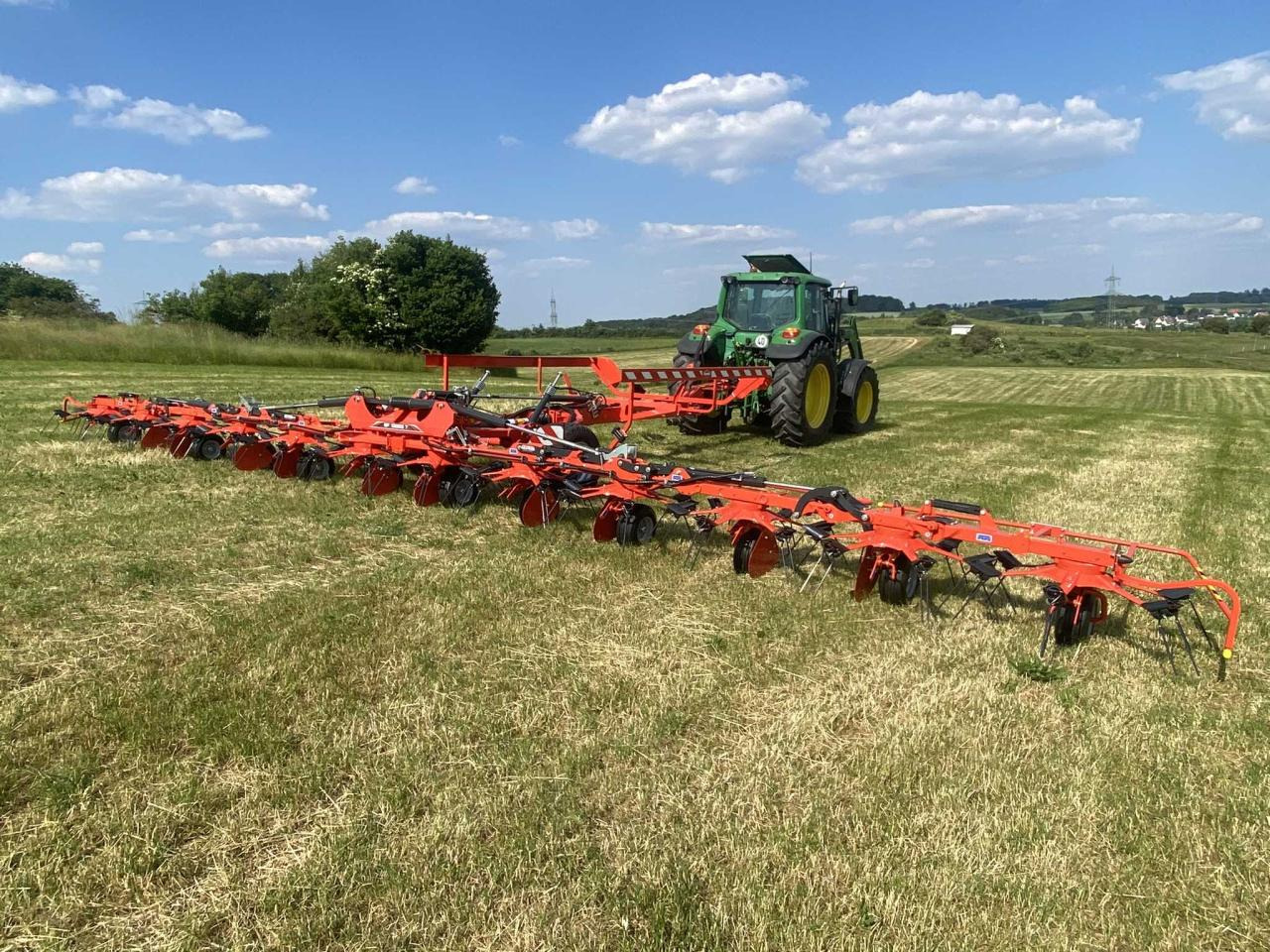 Kuhn GF13003T - Obraceč/ Shrnovač: obrázek 4 Kuhn GF13003T - Obraceč/ Shrnovač: obrázek 4