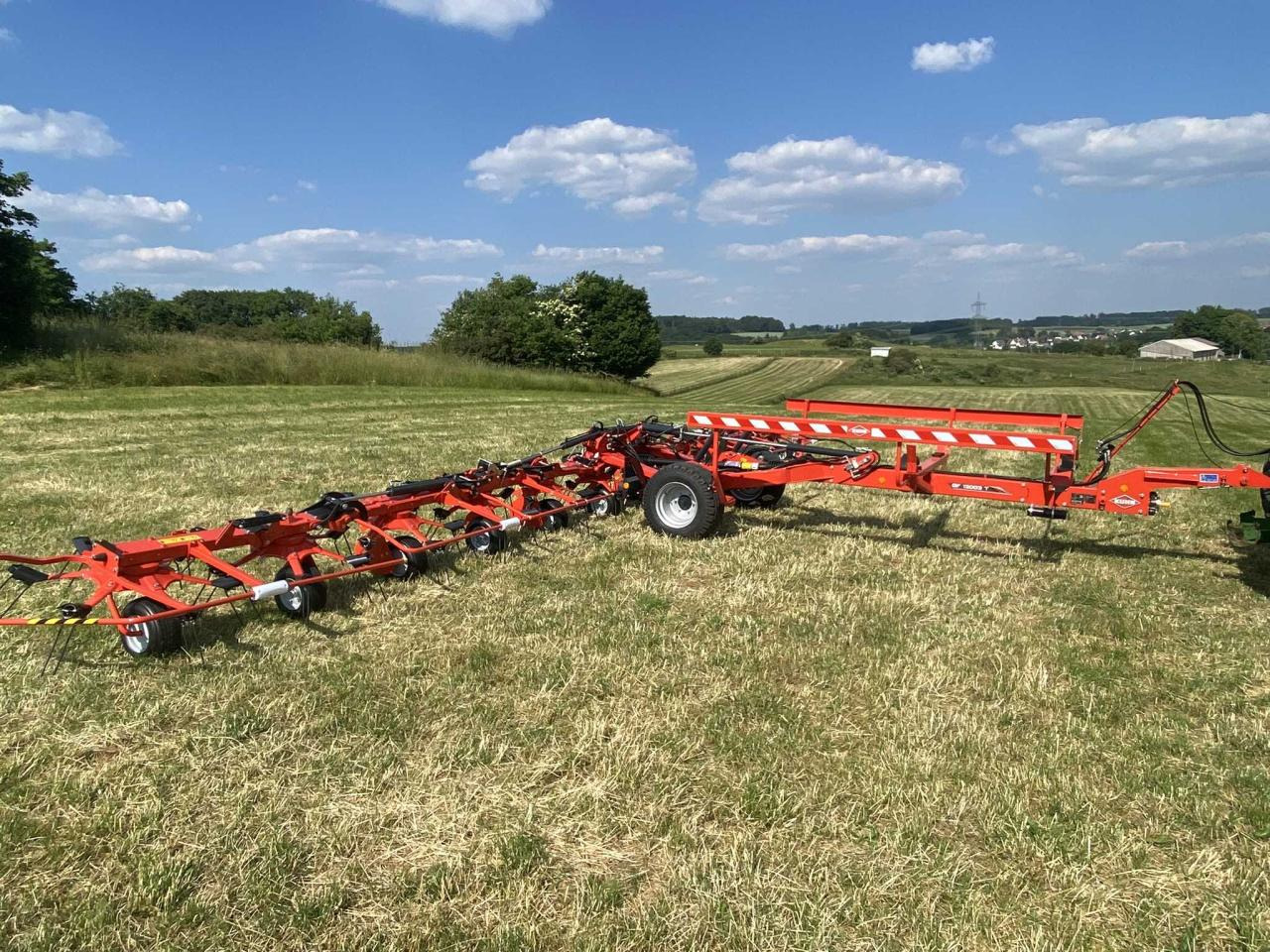 Kuhn GF13003T - Obraceč/ Shrnovač: obrázek 1 Kuhn GF13003T - Obraceč/ Shrnovač: obrázek 1