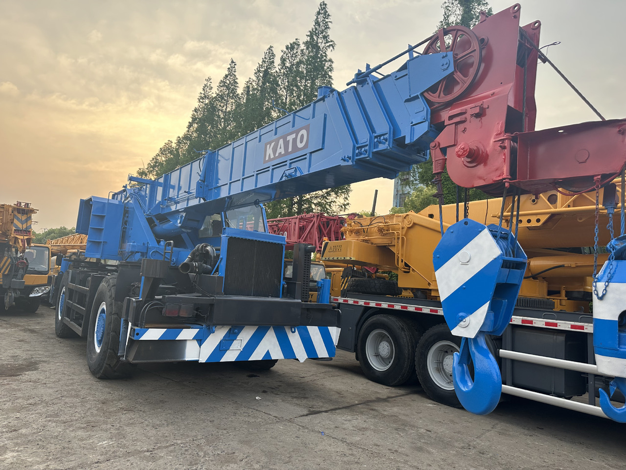 KATO KR500H SS500 KR50H 50 Ton rough terrain crane - Terénní jeřáb: obrázek 1 KATO KR500H SS500 KR50H 50 Ton rough terrain crane - Terénní jeřáb: obrázek 1