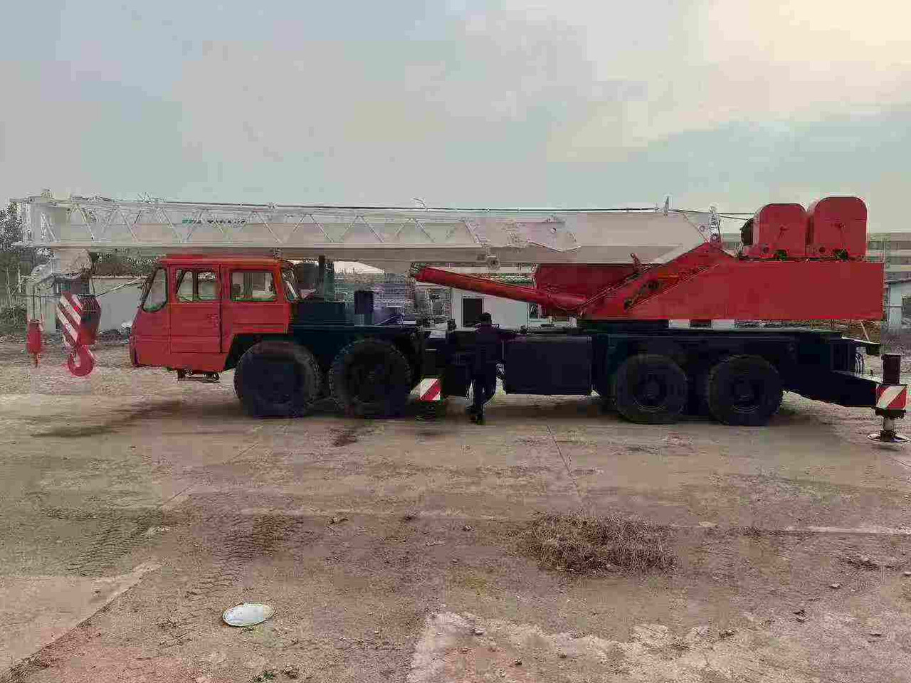 Autojeřáb TADANO TG700E TG500E TL300E TL250E TG1000E 25ton 30ton 50ton 70ton 100ton: obrázek 8 Autojeřáb TADANO TG700E TG500E TL300E TL250E TG1000E 25ton 30ton 50ton 70ton 100ton: obrázek 8