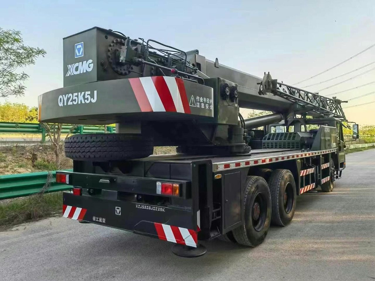 XCMG QY25K5-1 25 ton truck crane - Autojeřáb: obrázek 4 XCMG QY25K5-1 25 ton truck crane - Autojeřáb: obrázek 4