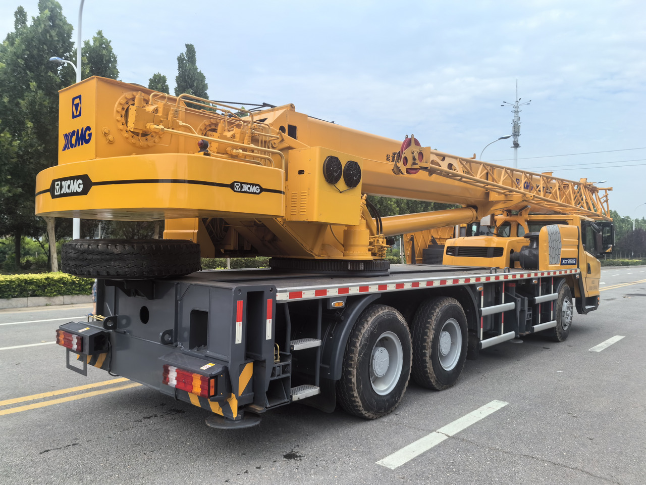 XCMG XCT25L5 QY25K5D QY25K5C QY25K5-I 25ton Used crane - Autojeřáb: obrázek 4 XCMG XCT25L5 QY25K5D QY25K5C QY25K5-I 25ton Used crane - Autojeřáb: obrázek 4