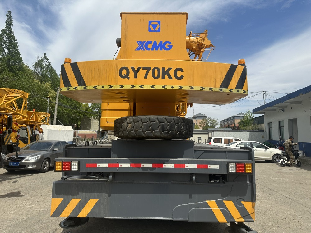 XCMG qy70kc xct75 qy75kc 70ton 75 ton 80 ton 85 ton 90 ton 100 ton 110 ton 130 ton truck crane - Autojeřáb: obrázek 5 XCMG qy70kc xct75 qy75kc 70ton 75 ton 80 ton 85 ton 90 ton 100 ton 110 ton 130 ton truck crane - Autojeřáb: obrázek 5