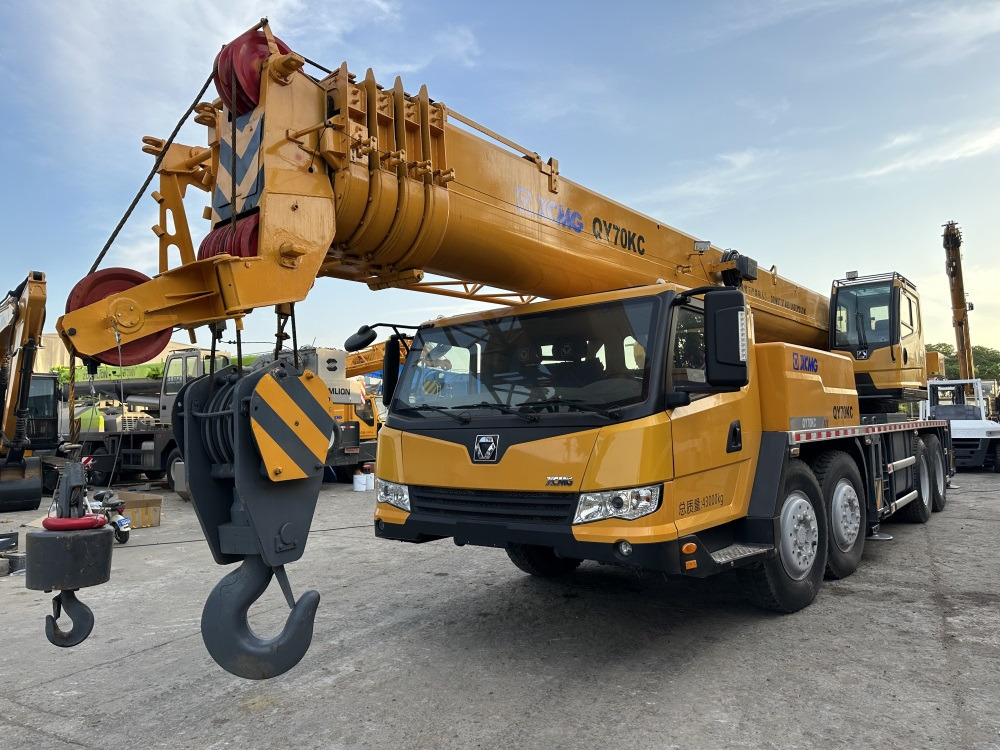 XCMG qy70kc xct75 qy75kc 70ton 75 ton 80 ton 85 ton 90 ton 100 ton 110 ton 130 ton truck crane - Autojeřáb: obrázek 1 XCMG qy70kc xct75 qy75kc 70ton 75 ton 80 ton 85 ton 90 ton 100 ton 110 ton 130 ton truck crane - Autojeřáb: obrázek 1