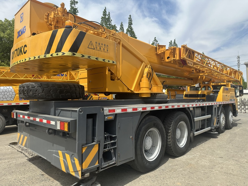 XCMG qy70kc xct75 qy75kc 70ton 75 ton 80 ton 85 ton 90 ton 100 ton 110 ton 130 ton truck crane - Autojeřáb: obrázek 4 XCMG qy70kc xct75 qy75kc 70ton 75 ton 80 ton 85 ton 90 ton 100 ton 110 ton 130 ton truck crane - Autojeřáb: obrázek 4