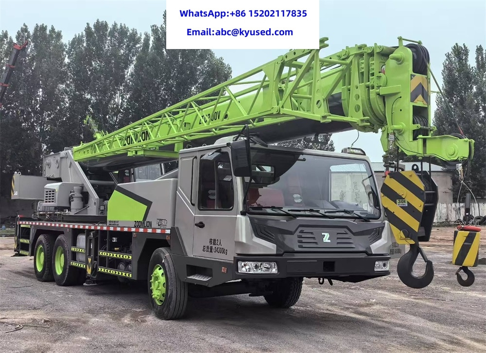 ZOOMLION ZTC300V 30ton - Autojeřáb: obrázek 2 ZOOMLION ZTC300V 30ton - Autojeřáb: obrázek 2