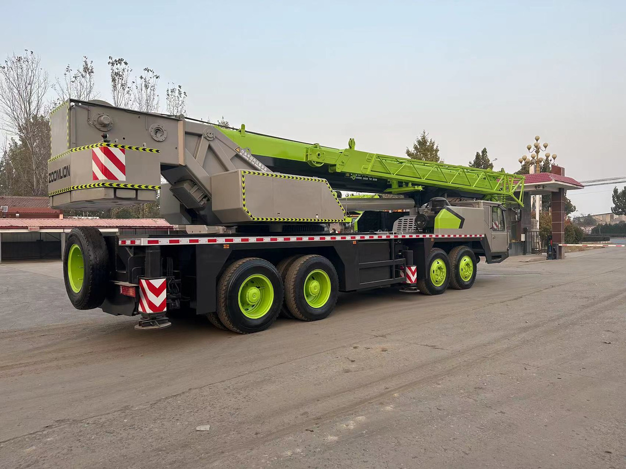 ZOOMLION ZTC700V QY70V 70 ton 80 ton 90 ton 100 ton 110 ton 120 ton used truck crane - Autojeřáb: obrázek 4 ZOOMLION ZTC700V QY70V 70 ton 80 ton 90 ton 100 ton 110 ton 120 ton used truck crane - Autojeřáb: obrázek 4