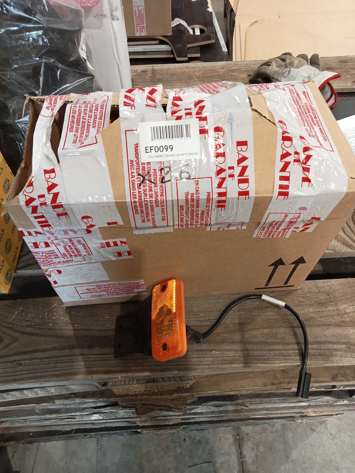 Trouillet FEU GABARIT ORANGE LED PATTE DROITE CABLE LG:300 - Světlo/ Osvětlení: obrázek 1 Trouillet FEU GABARIT ORANGE LED PATTE DROITE CABLE LG:300 - Světlo/ Osvětlení: obrázek 1