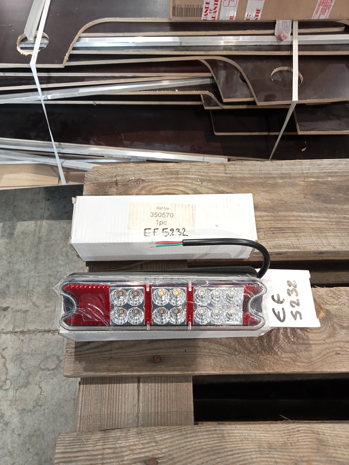 Trouillet FEU RECT LED 3F 10/30V - Světlo/ Osvětlení: obrázek 1 Trouillet FEU RECT LED 3F 10/30V - Světlo/ Osvětlení: obrázek 1