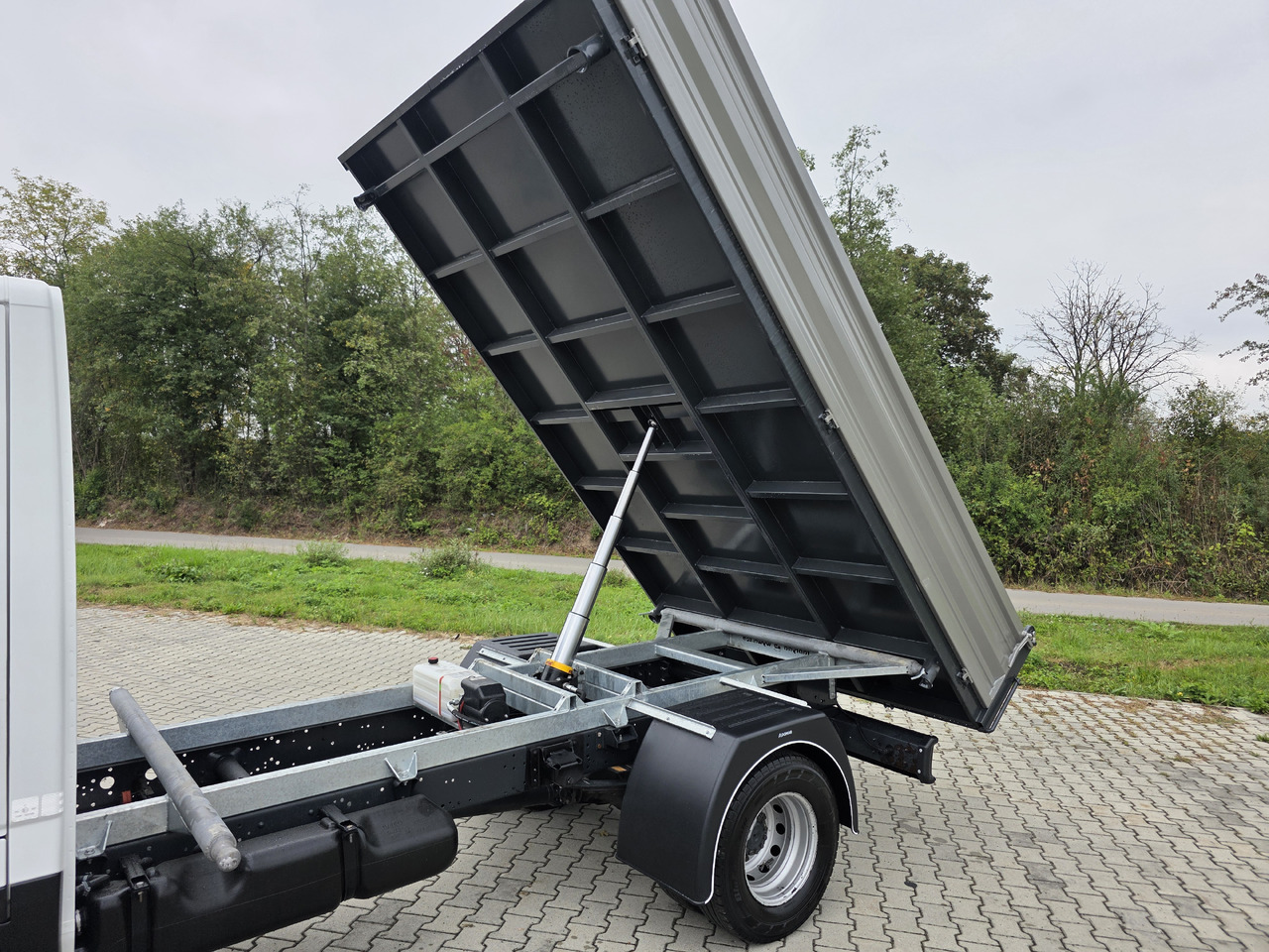 IVECO Daily 70c-17 Wywrotka 3.80 M ! Kiper 3-Stronny ! Klima ! 3.0 HPI * 170 Hp ! Super Stan ! Z Włoch ! leasing IVECO Daily 70c-17 Wywrotka 3.80 M ! Kiper 3-Stronny ! Klima ! 3.0 HPI * 170 Hp ! Super Stan ! Z Włoch !: obrázek 18 IVECO Daily 70c-17 Wywrotka 3.80 M ! Kiper 3-Stronny ! Klima ! 3.0 HPI * 170 Hp ! Super Stan ! Z Włoch ! leasing IVECO Daily 70c-17 Wywrotka 3.80 M ! Kiper 3-Stronny ! Klima ! 3.0 HPI * 170 Hp ! Super Stan ! Z Włoch !: obrázek 18