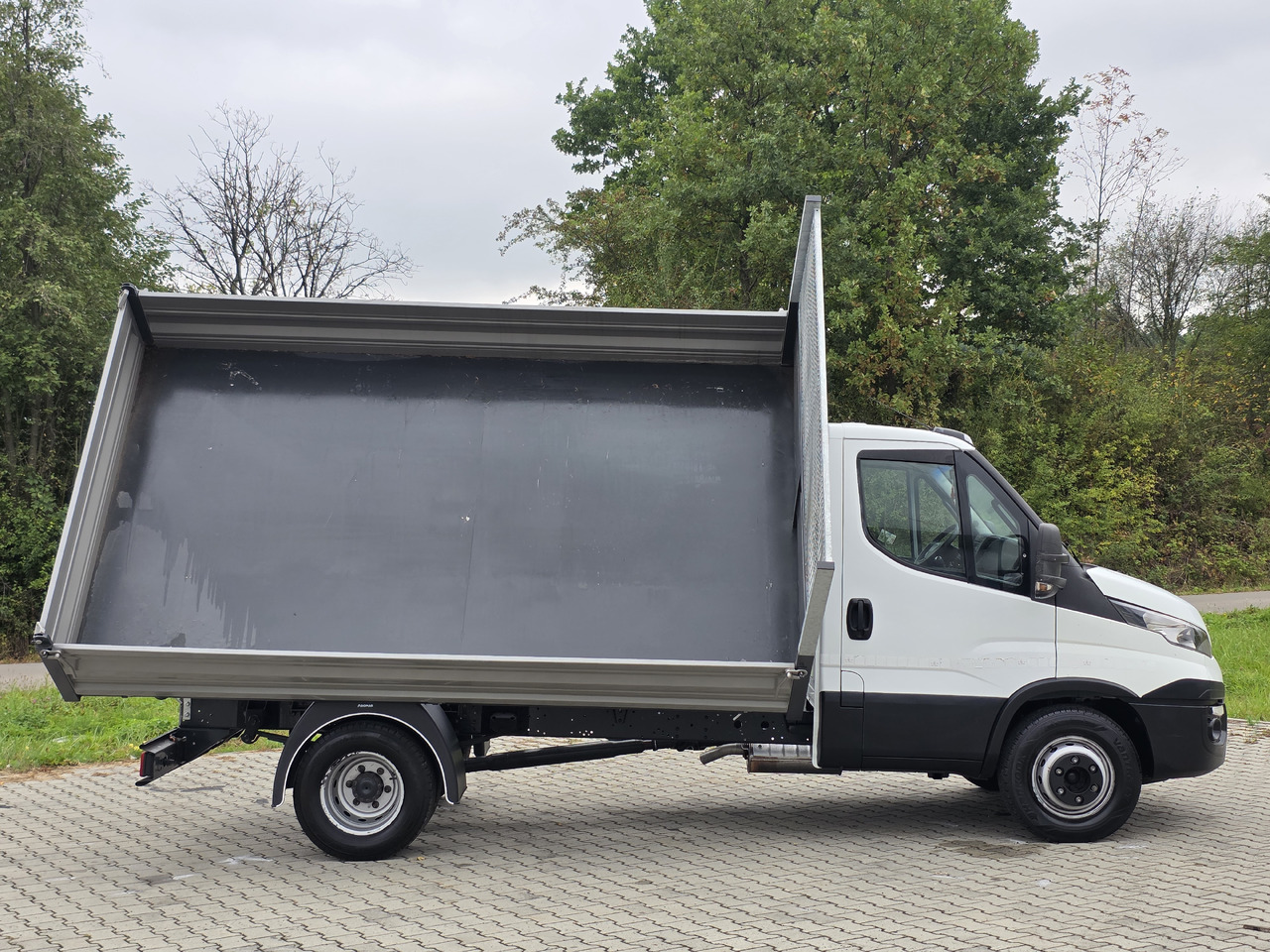 IVECO Daily 70c-17 Wywrotka 3.80 M ! Kiper 3-Stronny ! Klima ! 3.0 HPI * 170 Hp ! Super Stan ! Z Włoch ! leasing IVECO Daily 70c-17 Wywrotka 3.80 M ! Kiper 3-Stronny ! Klima ! 3.0 HPI * 170 Hp ! Super Stan ! Z Włoch !: obrázek 8 IVECO Daily 70c-17 Wywrotka 3.80 M ! Kiper 3-Stronny ! Klima ! 3.0 HPI * 170 Hp ! Super Stan ! Z Włoch ! leasing IVECO Daily 70c-17 Wywrotka 3.80 M ! Kiper 3-Stronny ! Klima ! 3.0 HPI * 170 Hp ! Super Stan ! Z Włoch !: obrázek 8
