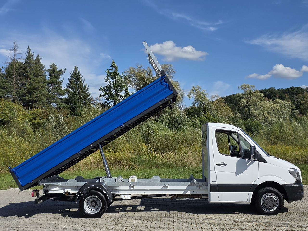 MERCEDES-BENZ Sprinter 419 CDI Wywrotka 4.50 M ! Kiper 3-Stronny ! Klima ! 3.0 CDI * 190 Km ! - Dodávka sklápěč: obrázek 3 MERCEDES-BENZ Sprinter 419 CDI Wywrotka 4.50 M ! Kiper 3-Stronny ! Klima ! 3.0 CDI * 190 Km ! - Dodávka sklápěč: obrázek 3