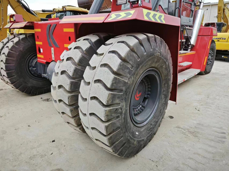 Kalmar DRF450 - Reach stacker: obrázek 4 Kalmar DRF450 - Reach stacker: obrázek 4
