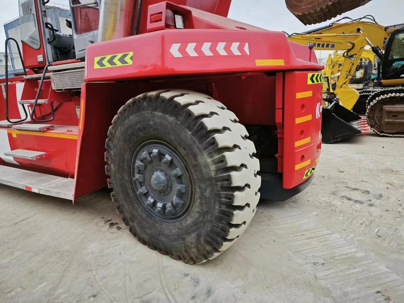 Kalmar DRF450 - Reach stacker: obrázek 4 Kalmar DRF450 - Reach stacker: obrázek 4