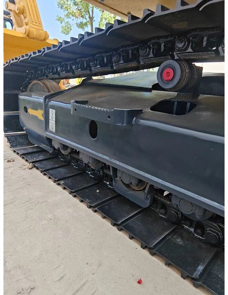 Pásové rýpadlo Komatsu PC220-8: obrázek 8