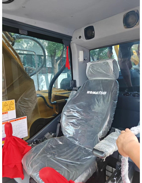 Pásové rýpadlo Komatsu PC220-8: obrázek 12