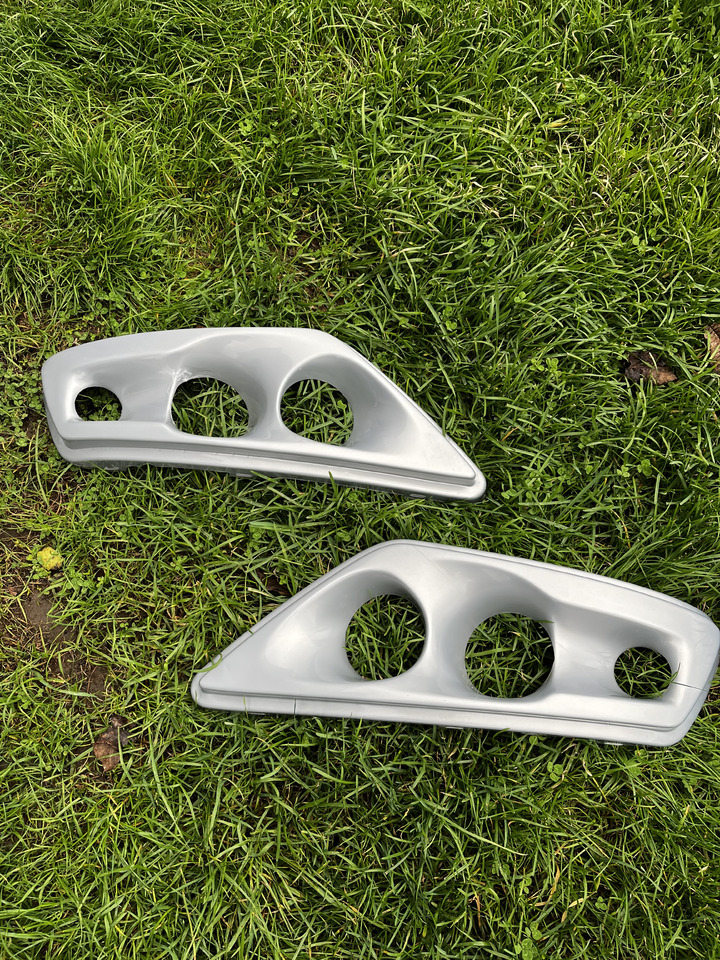 Mercedes-Benz Osłona lamp przód Mercedes Intouro do autobusu Mercedes Intouro - Karoserie a exteriér pro Autobus: obrázek 1 Mercedes-Benz Osłona lamp przód Mercedes Intouro do autobusu Mercedes Intouro - Karoserie a exteriér pro Autobus: obrázek 1