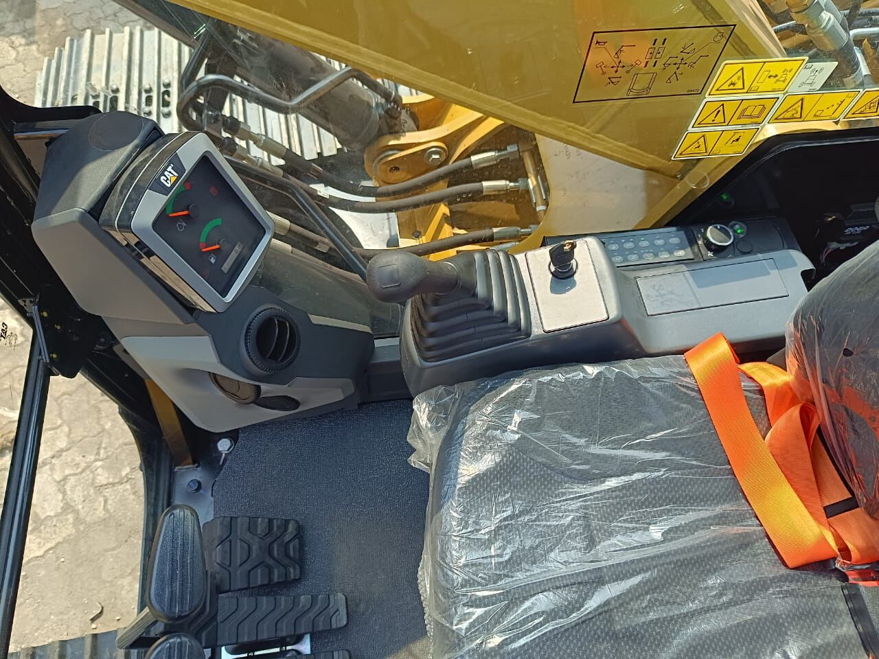 New Caterpillar 320D3GC tracked excavator - Pásové rýpadlo: obrázek 4 New Caterpillar 320D3GC tracked excavator - Pásové rýpadlo: obrázek 4